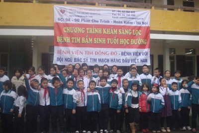 Khám sàng lọc tim bẩm sinh cho HS trường tiểu học Phạm Hồng Thái