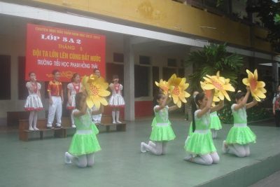 Chuyên mục văn nghệ của lớp 5A2 với chủ đề “Đội ta lớn lên cùng đất nước’