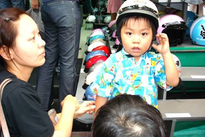 Trẻ em không đội MBH cũng bị phạt!