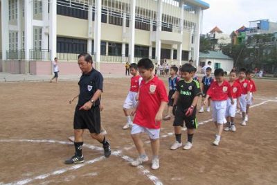 Các trận bóng đá của học sinh khối 4, 5 diễn ra chiều thứ Sáu (8/11/2013)