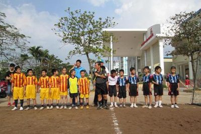 Các trận bóng đá giữa các lớp 4A1 – 4A4, 5A2 – 5A3, 5A5 – 5A1, 4A2 – 4A3 chào mừng Kỉ niệm 25 năm trường TH Phạm Hồng Thái