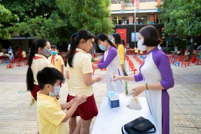 LỄ KHAI GIẢNG NĂM HỌC 2020 – 2021 – TH PHẠM HỒNG THÁI KHỞI ĐẦU HÀNH TRÌNH NĂM HỌC MỚI