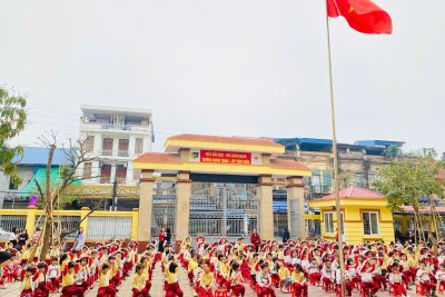 HỌC SINH TIỂU HỌC PHẠM HỒNG THÁI RỘN RÀNG TRAO YÊU THƯƠNG CHÀO MỪNG NGÀY QUỐC TẾ PHỤ NỮ 8-3