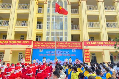 HỌC SINH TIỂU HỌC PHẠM HỒNG THÁI VUI MỪNG NOEL CÙNG TRUNG TÂM TIẾNG ANH OCEAN-EDU VÀ CÁC EM MẦM NON SỐ 5, MẦM NON BÌNH MINH