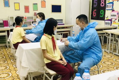 AN TOÀN, HIỆU QUẢ – CHIẾN DỊCH TIÊM VẮC XIN PHÒNG COVID-19 MŨI 1 CHO HỌC SINH KHỐI 4, 5 TRƯỜNG TH PHẠM HỒNG THÁI